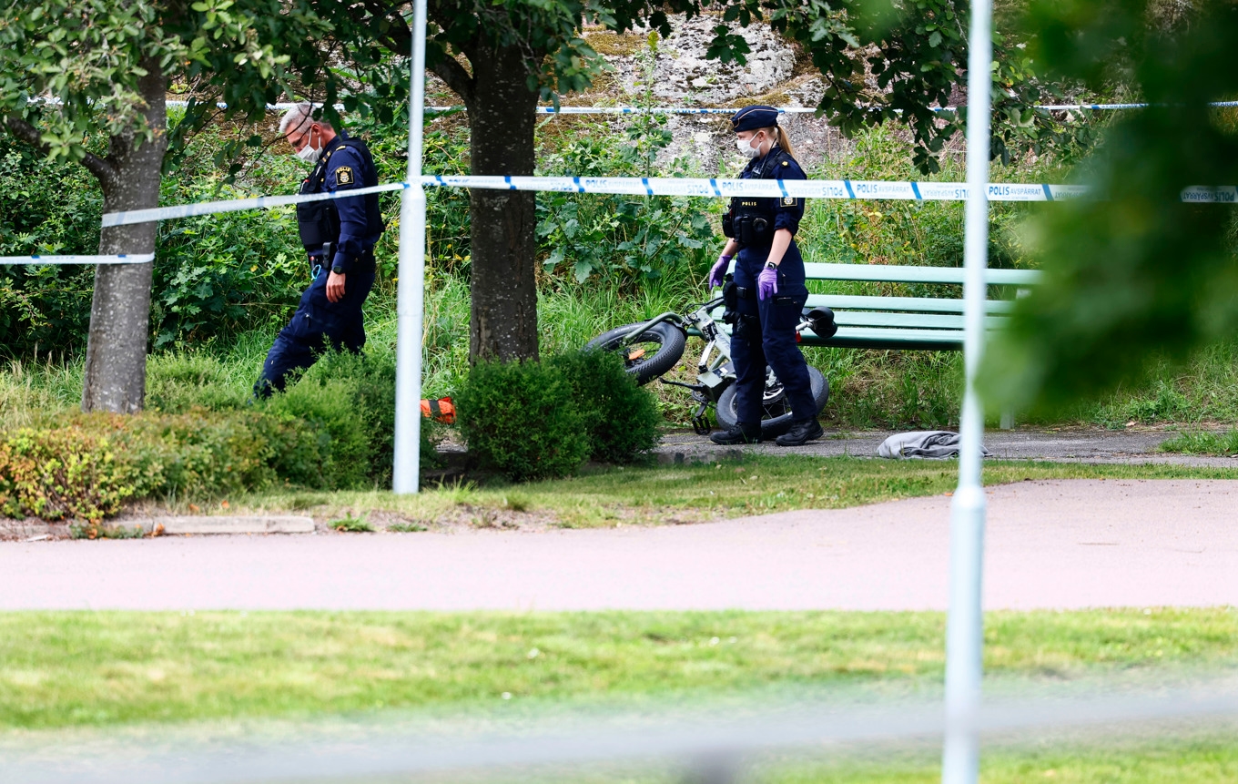 Polis på plats efter mordet i stadsdelen Berga i Linköping i augusti 2024. Foto: Stefan Jerrevång/TT