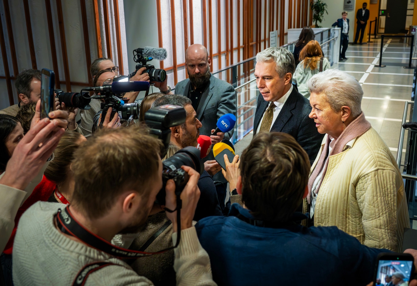 Marius Borg Høibys juridiska ombud Ellen Holager Andenæs och Petar Sekulic i möte med ett pressuppbåd förra veckan. Foto: Ole Berg-Rusten/NTB/TT