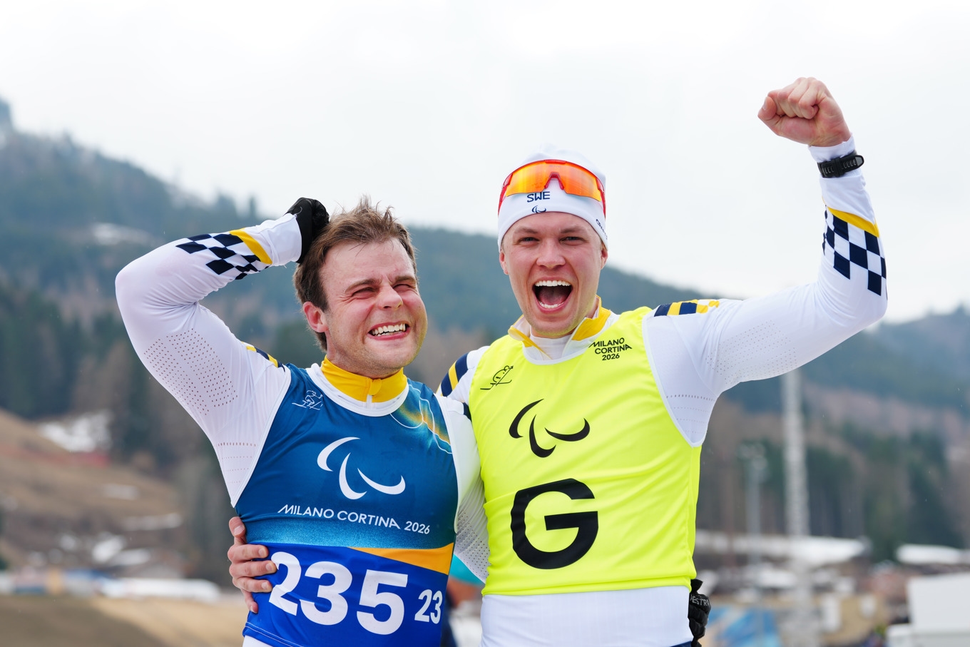 Zebastian Modin med guiden Emil Talsi. Foto: Oscar Olsson/Parasport Sverige /TT