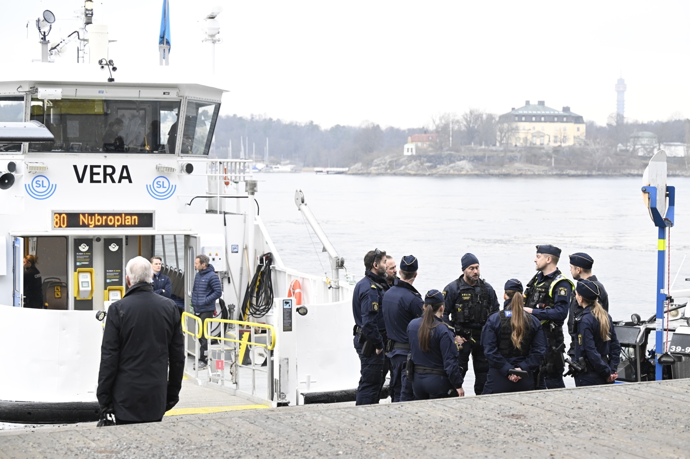 En pendelbåt har krockat med en kaj i Nacka. Foto: Jessica Gow/TT