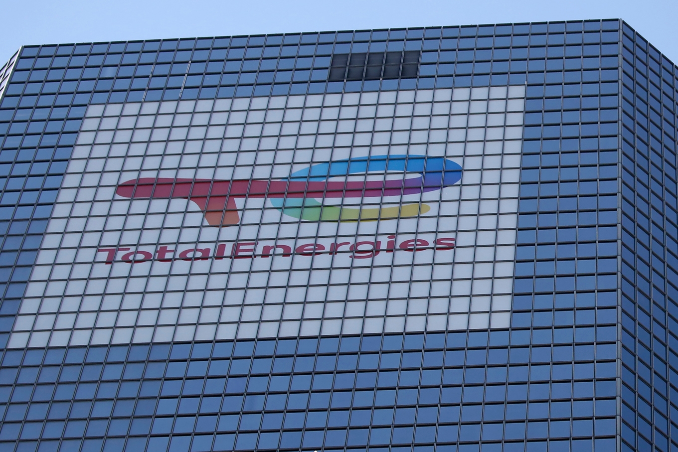 Total Energies drar ner på produktionen till följd av USA:s och Israels krig mot Iran. Arkivbild. Foto: Rafael Yaghobzadeh/AP/TT