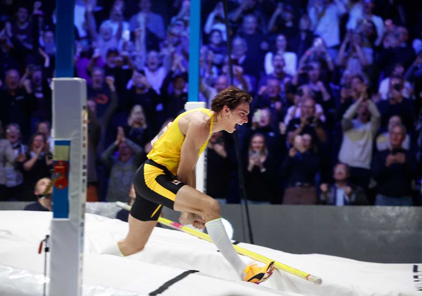 Armand Duplantis hoppade 6,31 i Uppsala. Foto: Fredrik Persson /TT