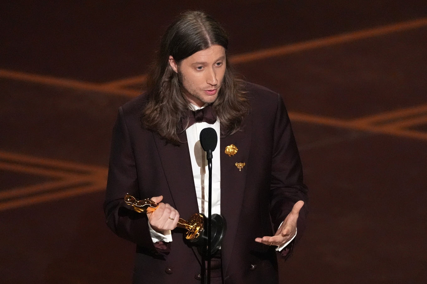 Ludwig Göransson med sin Oscar. Foto: Chris Pizzello/AP/TT
