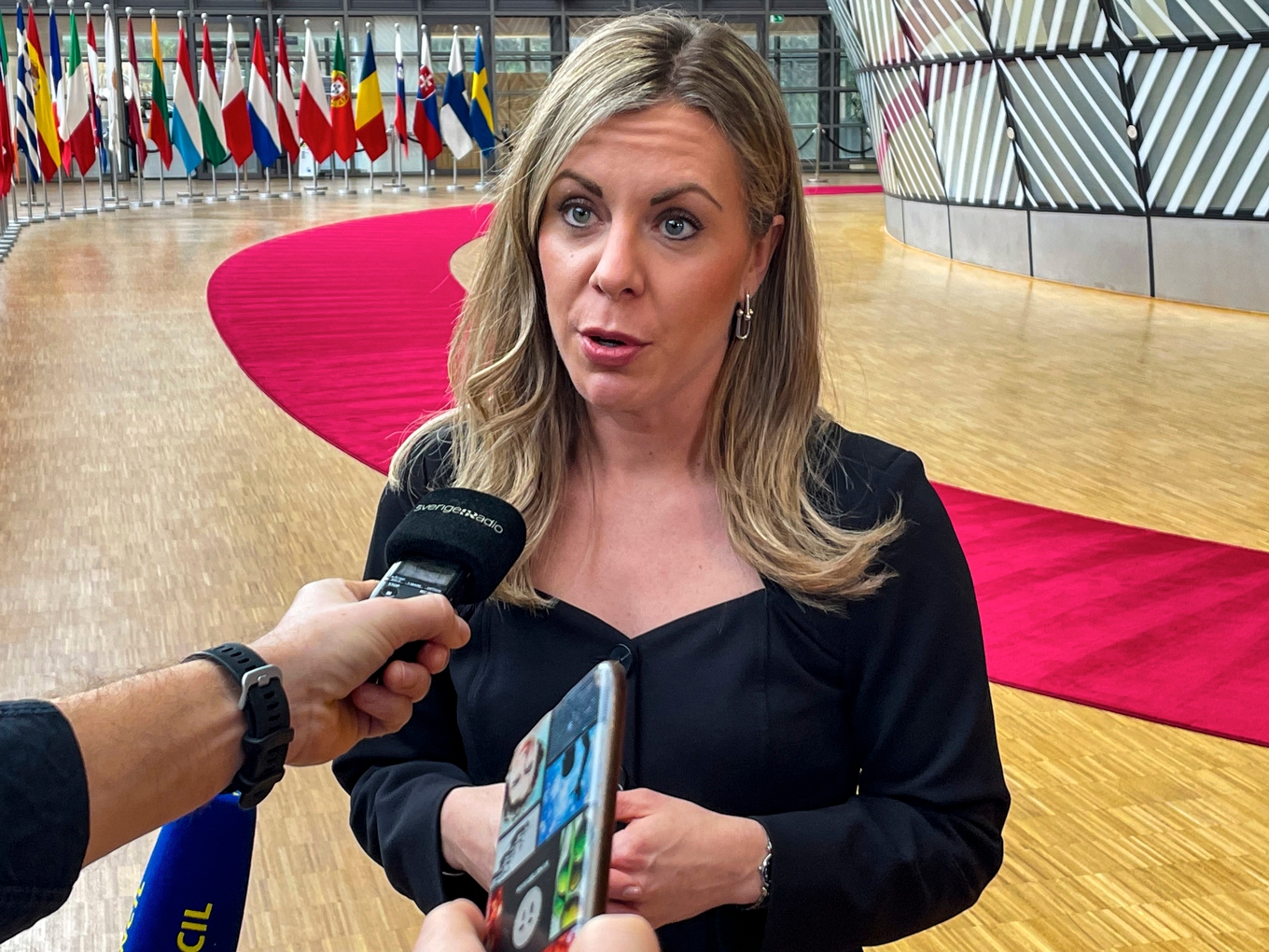 EU-minister Jessica Rosencrantz på väg in till tisdagens EU-möte i Bryssel. Foto: Wiktor Nummelin/TT