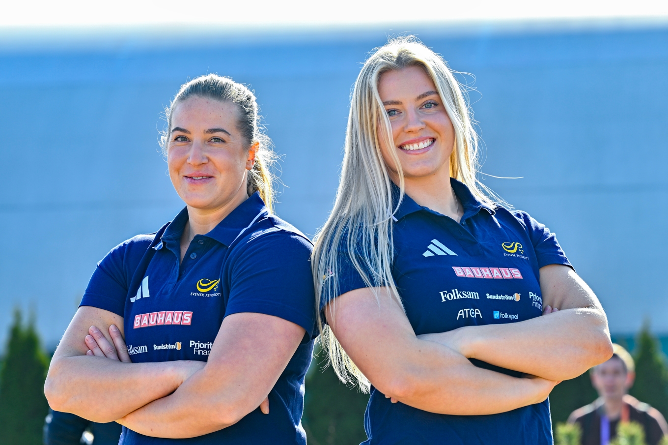 Kulstötarna Fanny Roos och Axelina Johansson har laddat på olika ställen inför inne-VM – i Malmö respektive Lincoln, USA. Foto: Fredrik Sandberg/TT