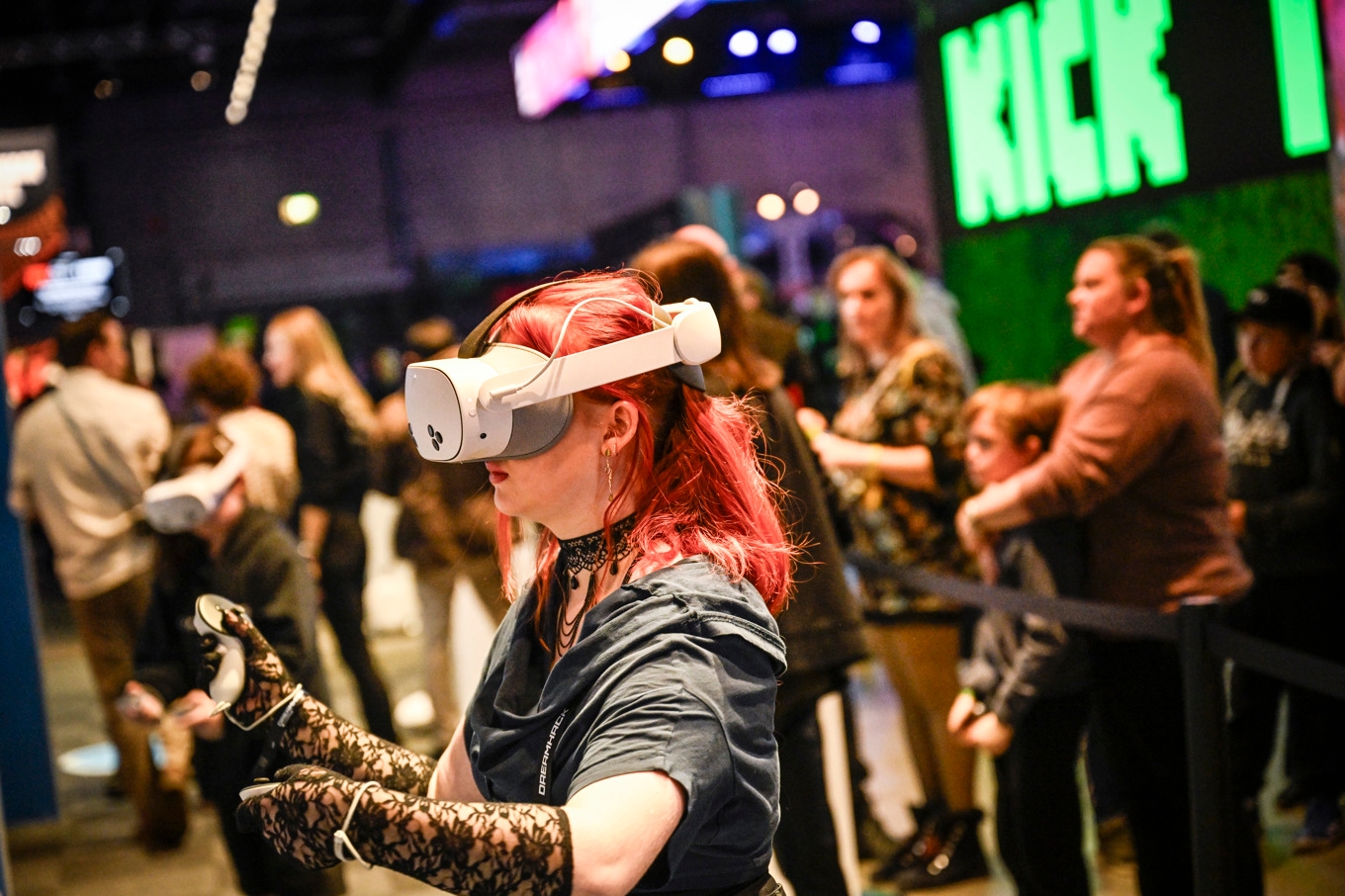 På spelmässan Dreamhack i Älvsjö 2024 kunde besökare prova Metas VR-headset. Arkivbild. Foto: Fredrik Sandberg/TT