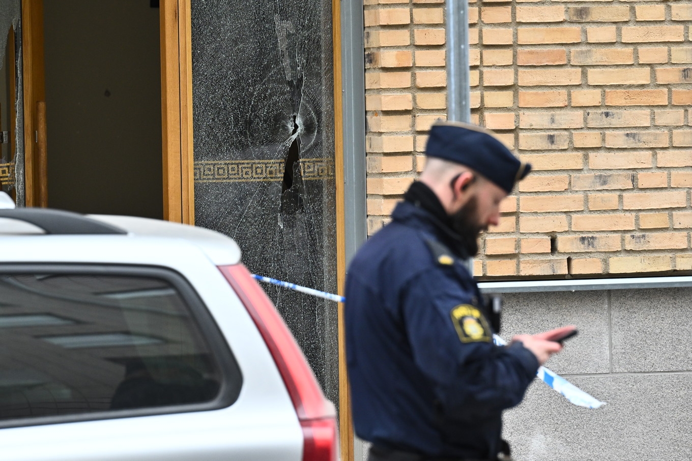 Polisen på plats efter skjutningen i Solna. Foto: Claudio Bresciani/TT