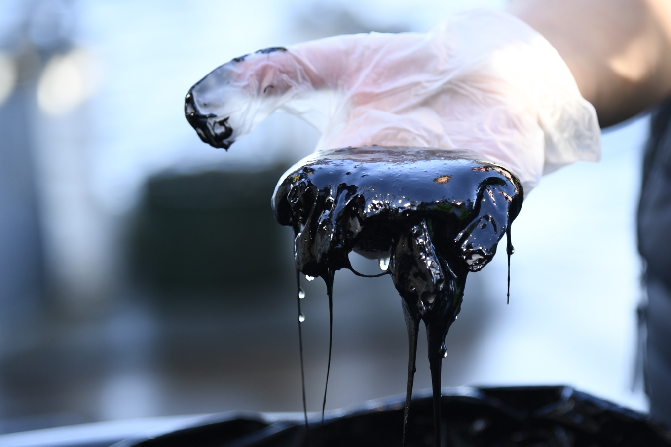 Oljepriset vänder uppåt igen. Arkivbild. Foto: Lars Schröder/TT