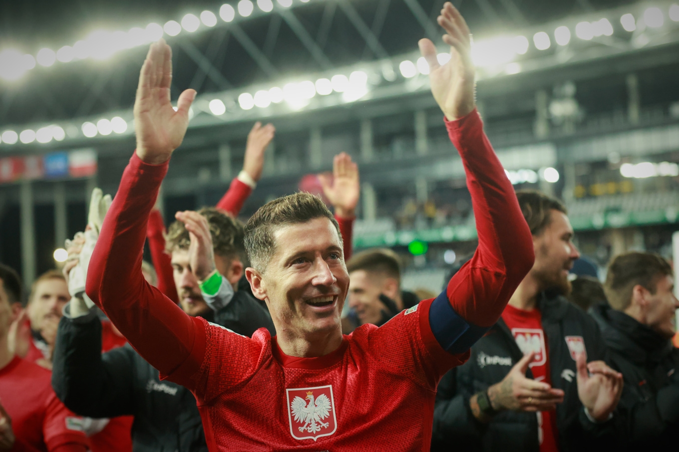 Robert Lewandowski gjorde mål när hans Polen vann mot Albanien i VM-kvalplayoff. Nu väntar Sverige på tisdag. Arkivbild. Foto: Mindaugas Kulbis/AP/TT