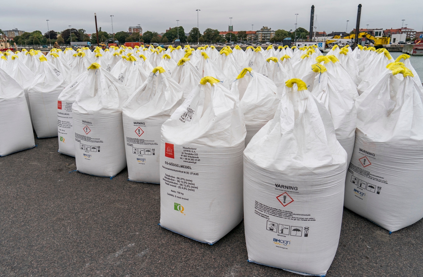 Dyrare gödsel och diesel riskerar att leda till högre matpriser, enligt Lantbrukarnas riksförbund (LRF). Arkivbild Foto: Johan Nilsson/TT