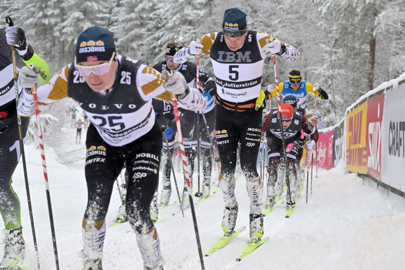 Axel Jutterström (nummer 5) under Vasaloppet i år. Foto: Ulf Palm/TT