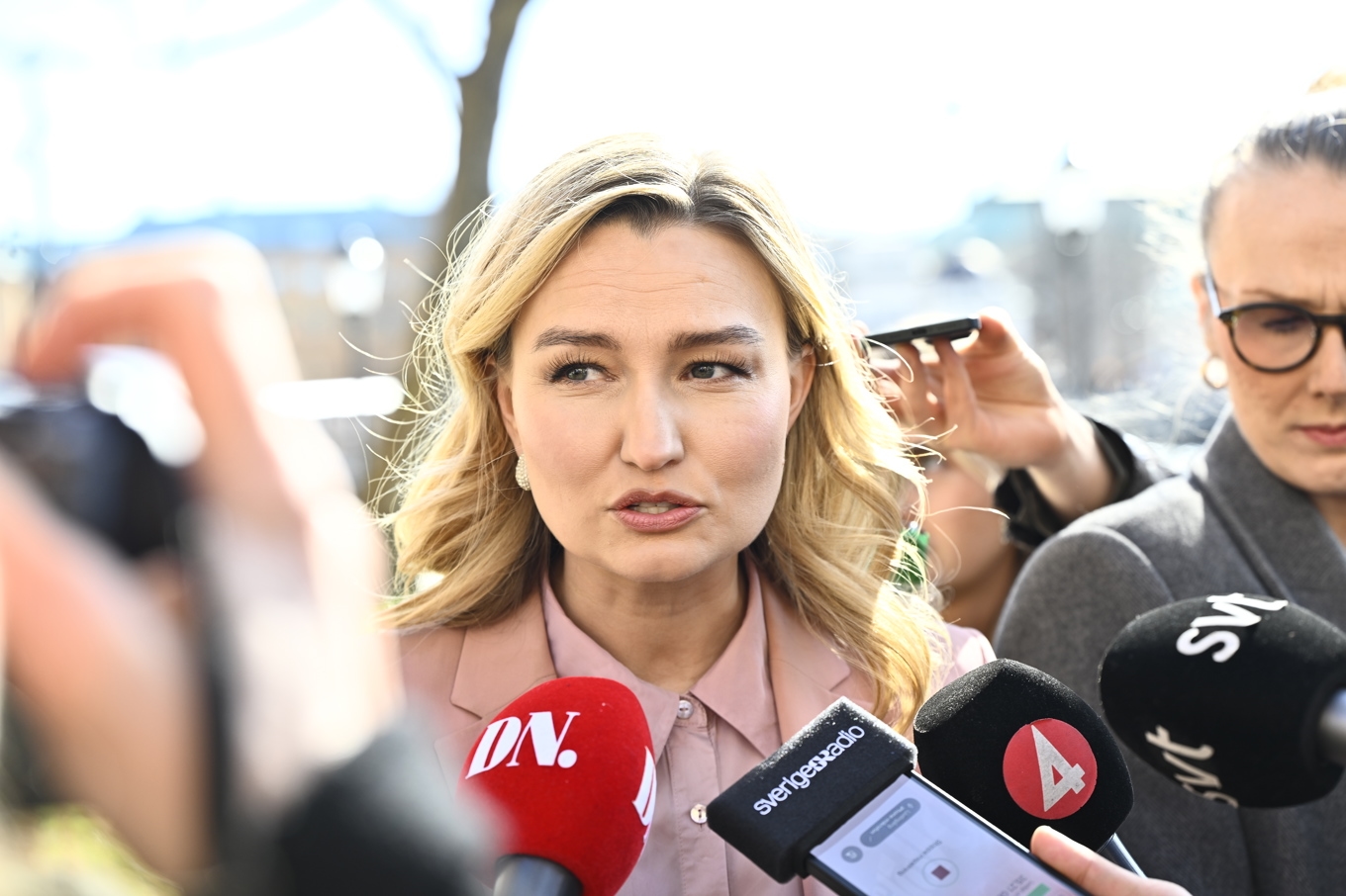 Kristdemokraternas partiledare Ebba Busch kommenterar Moderaternas och Sverigedemokraternas besked om att SD får ministerposter vid valvinst för Tidöpartierna. Foto: Henrik Montgomery/TT