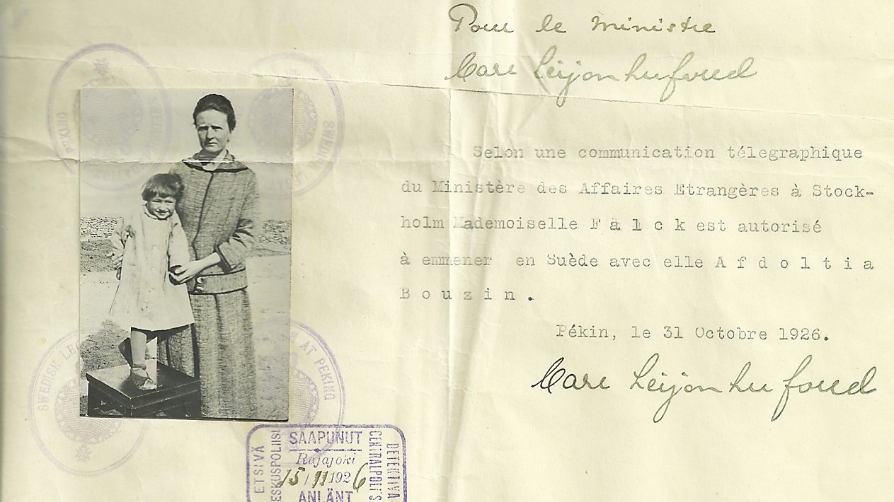 Intyget där Gertrud Falck beviljas att föra sin adoptivdotter till Sverige 1926. Foto: Privat