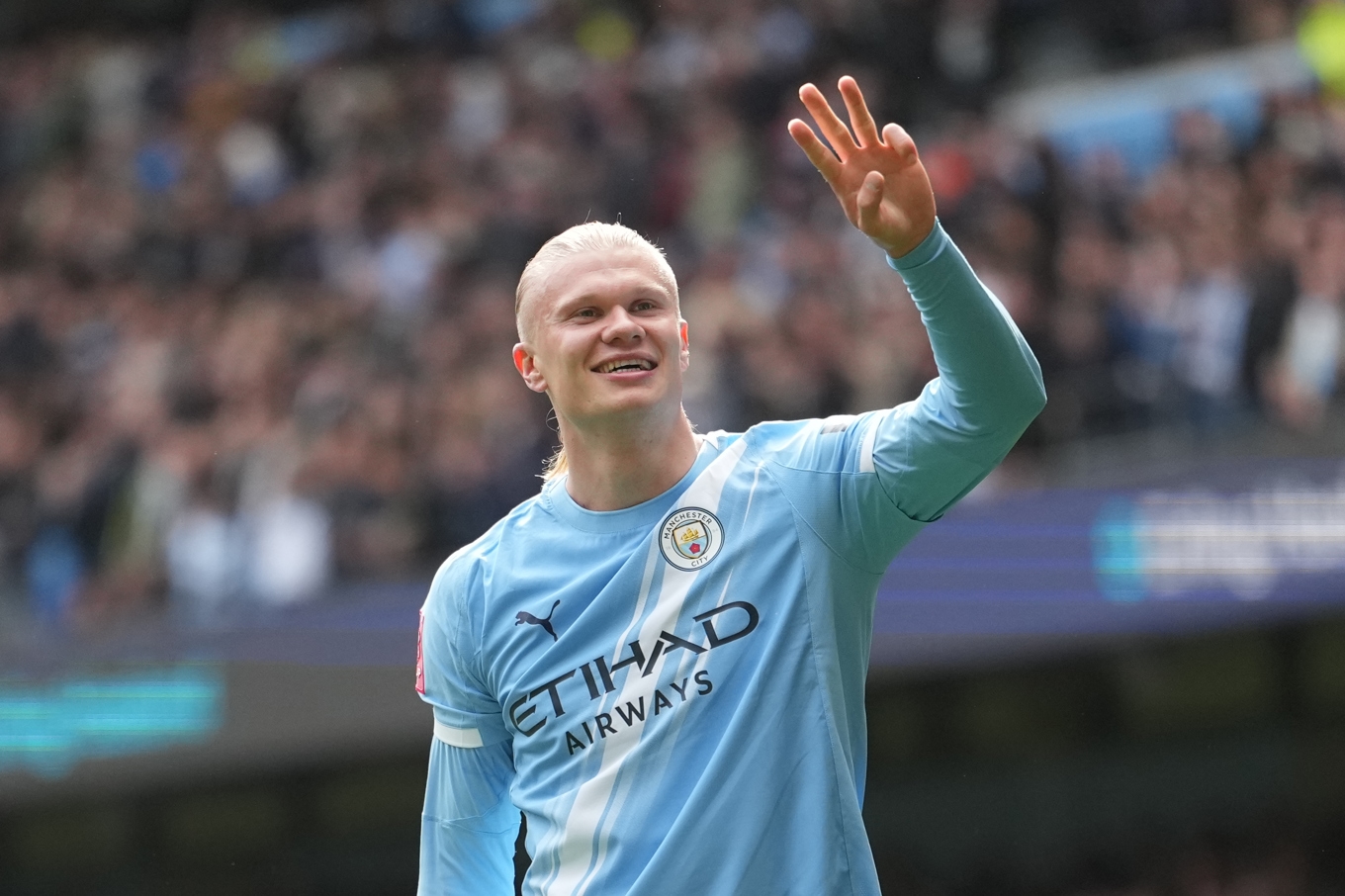 Citys Erling Braut Haaland firar sitt tredje mål för dagen. Foto: Jon Super/AP/TT