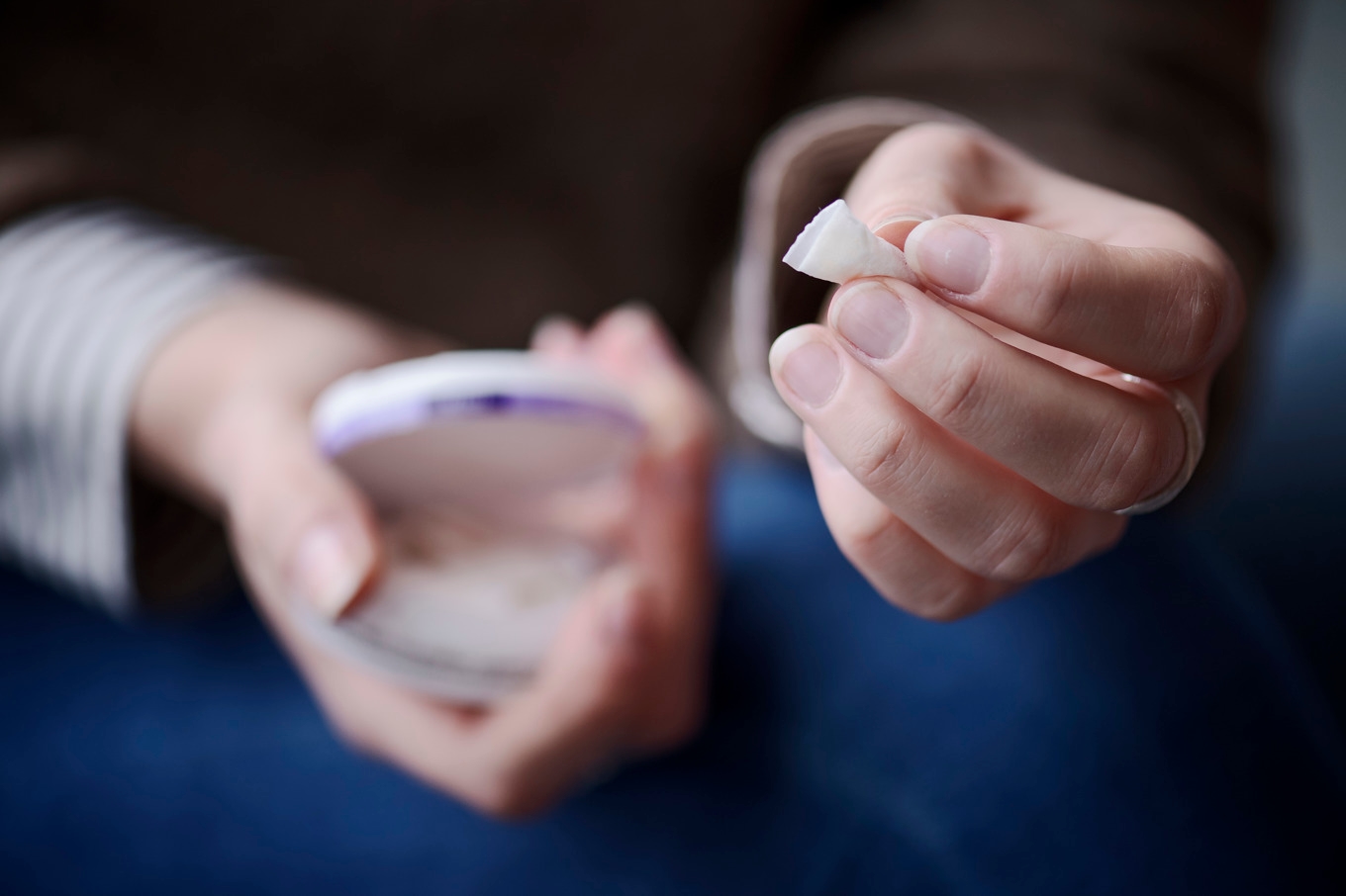 Vitt, tobaksfritt snus är föremål för en europeisk strid där Sverige står på ena kanten och Frankrike på den andra. Arkivbild. Foto: Paul Wennerholm/TT