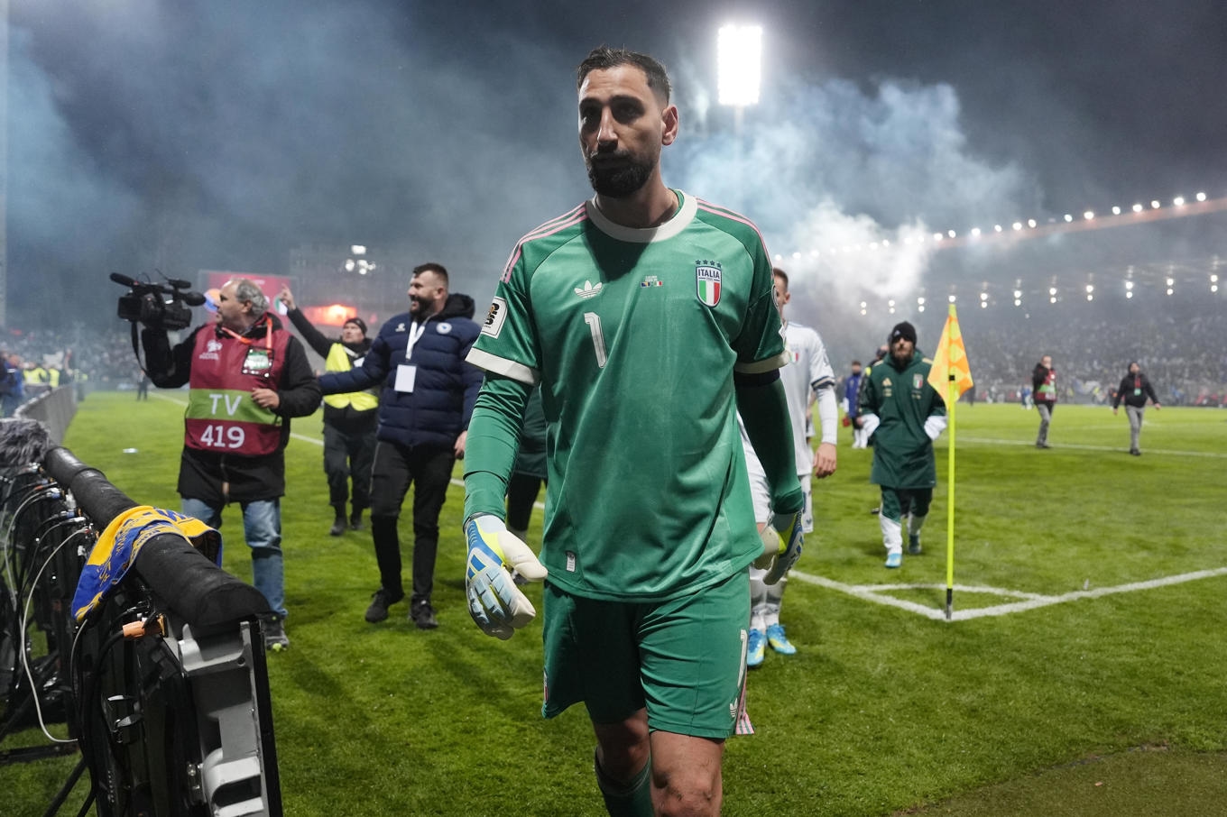 Den italienske målvakten Gianluigi Donnarumma räddade inte någon av straffarna när Bosnien-Hercegovina säkrade en VM-plats via 4–1-seger i straffläggningen. Foto: Fabio Ferrari/AP/TT