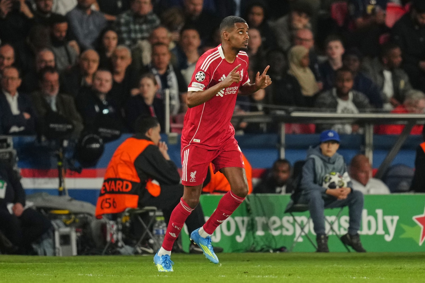 Alexander Isak byttes in med drygt tio minuter kvar av Liverpools Champions League-kvart mot Paris Saint-Germain. Foto: Aurelien Morissard/AP/TT