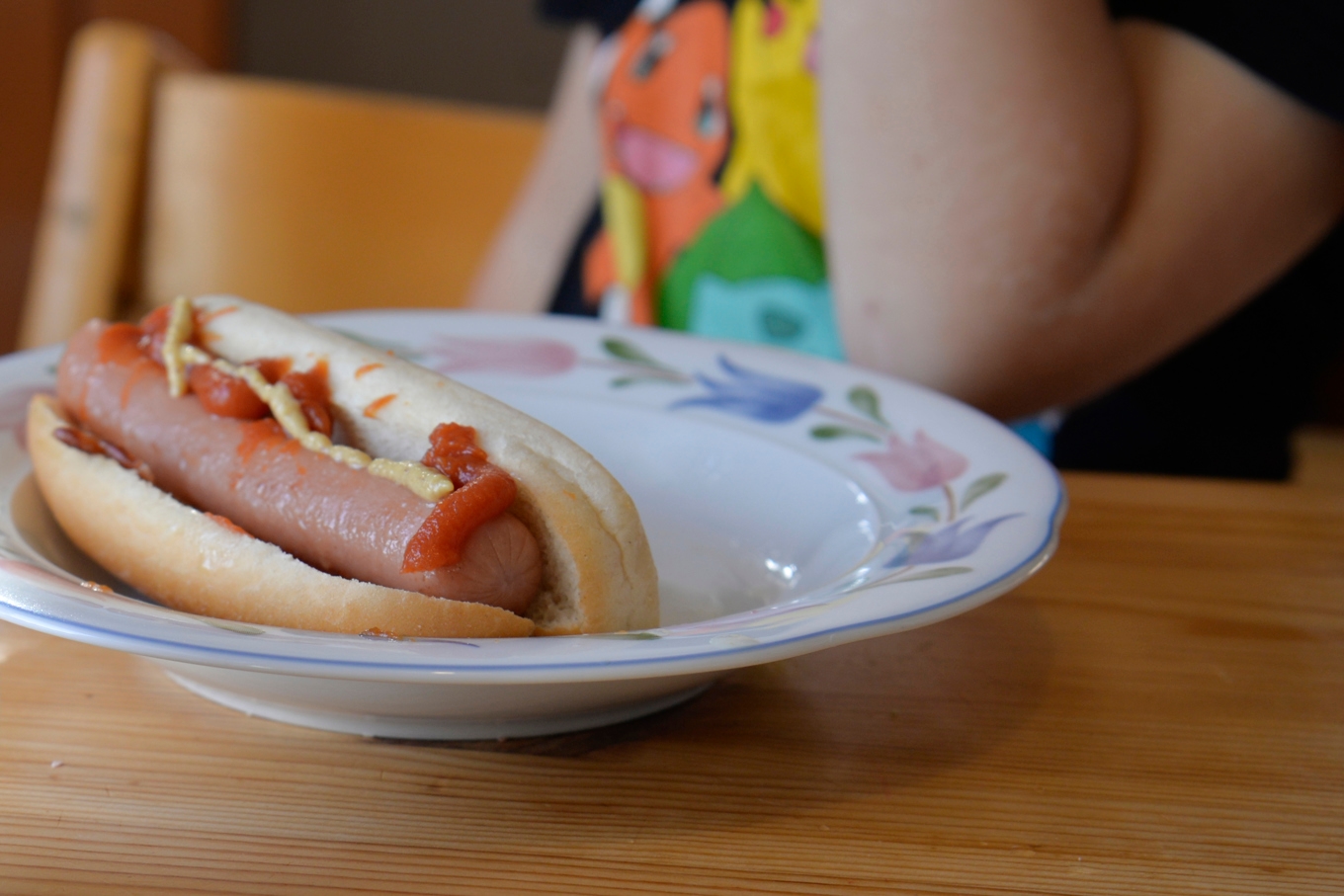 Priserna på mejeriprodukter backade 5,4 procent i mars, jämfört med i februari. Priserna på frukt och bär minskade med 2,9 procent, enligt Matpriskollen. Arkivbild. Foto: Tove Eriksson/TT