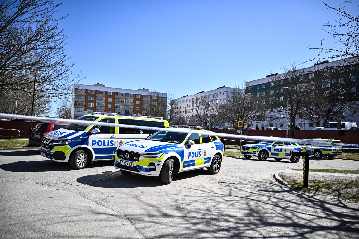 En stor polisinsats på platsen. Foto: Christine Olsson/TT