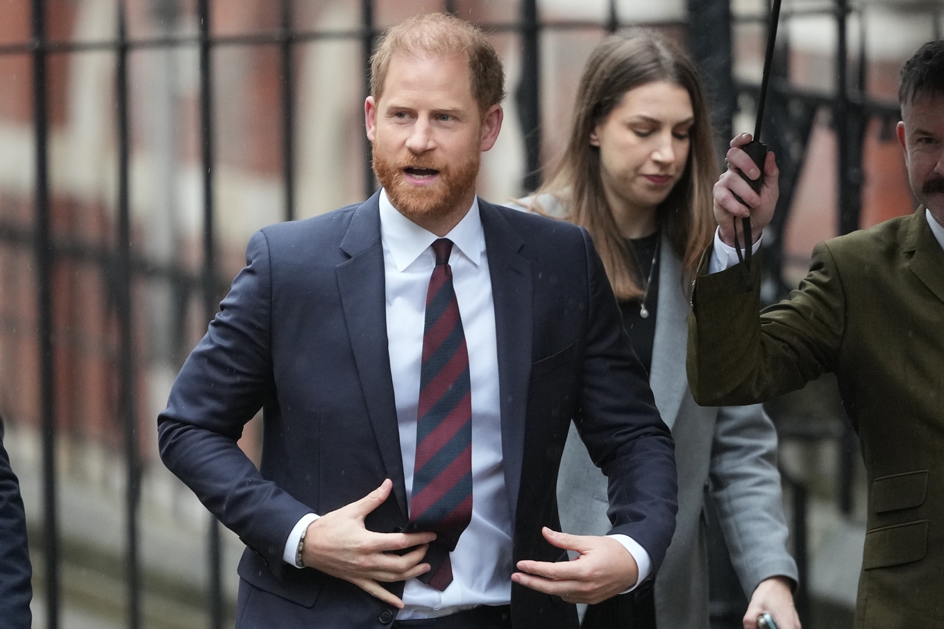 Prins Harry stäms i Englands högsta domstol av sin egen välgörenhetsorganisation Sentebale. Arkivbild Foto: Kirsty Wigglesworth/AP/TT
