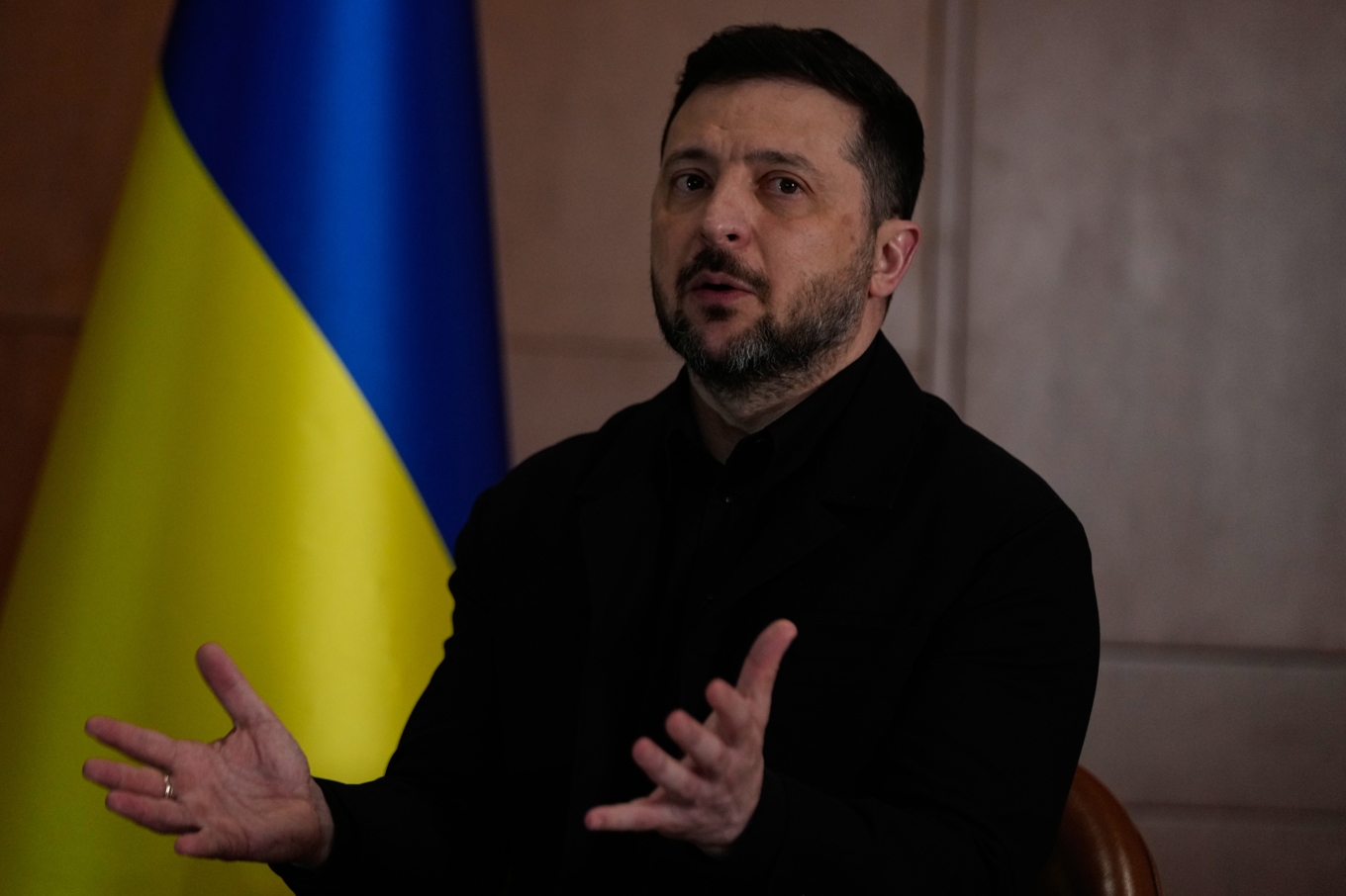 Ukrainas president Volodymyr Zelenskyj på bild tagen tidigare i april. Foto: Khalil Hamra/AP/TT
