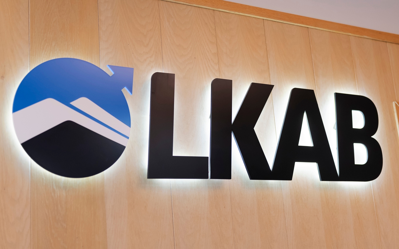 En lastbil har vält på en väg som leder in till området för LKAB:s gruvverksamhet i Kiruna. En man skadades allvarligt. Arkivbild. Foto: Karin Wesslén/TT