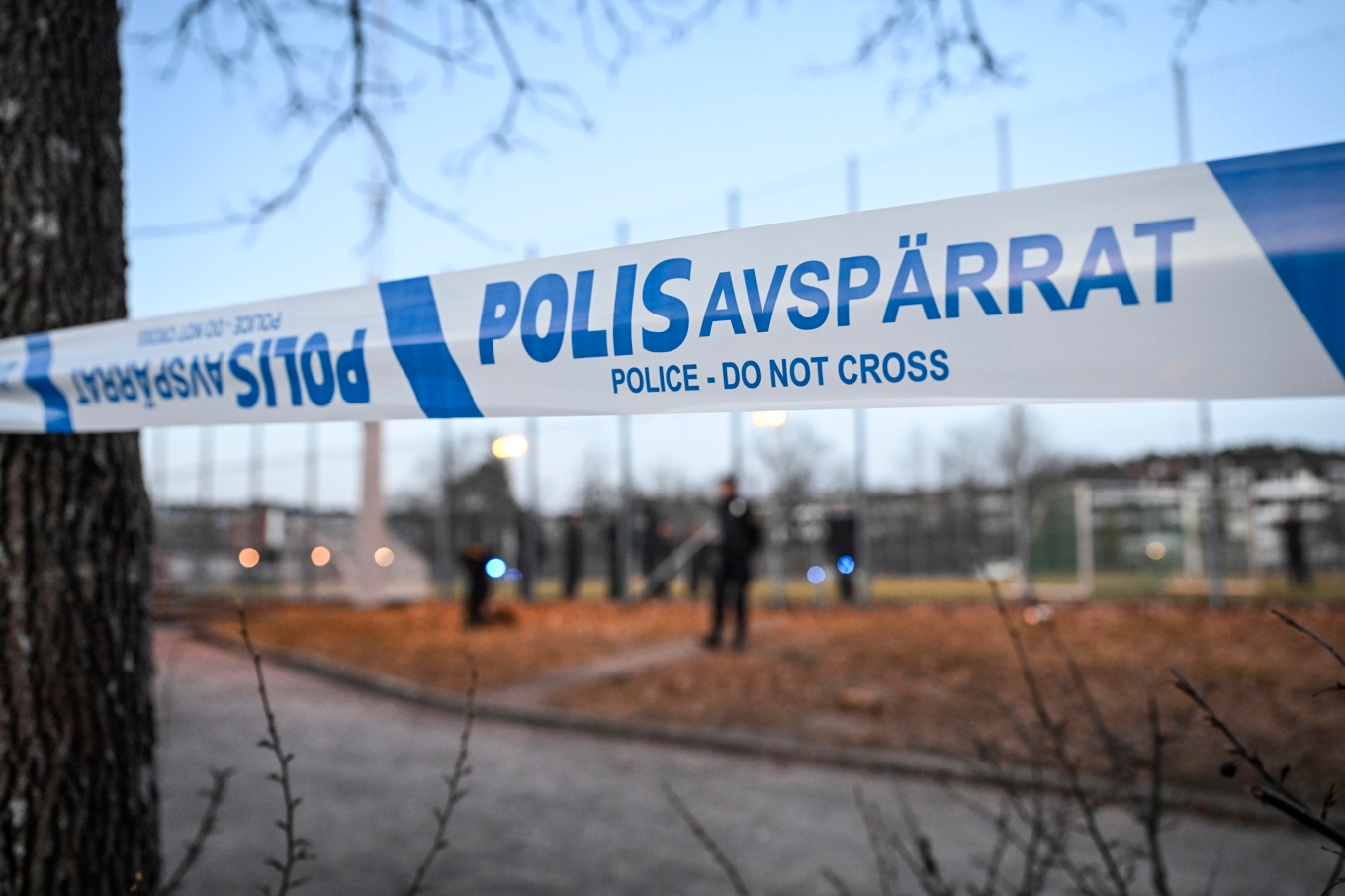 Polisavspärrning efter mordet vid en fotbollsplan i Vårby gård söder om Stockholm. Arkivbild. Foto: Jessica Gow/TT