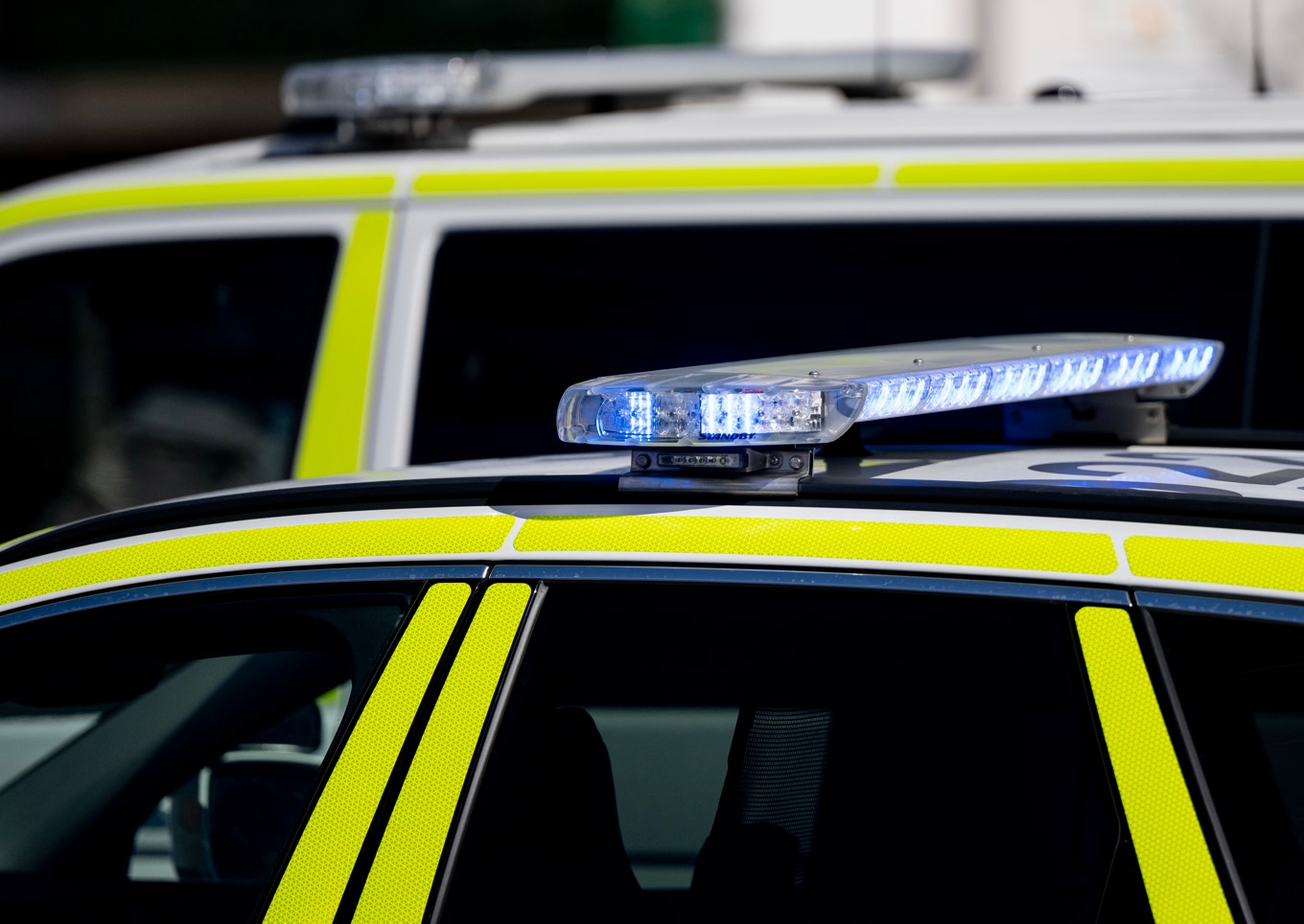 Polisen larmades sedan en kvinna blivit skadad på en skola. En man har gripits. Arkivbild. Foto: Christine Olsson/TT