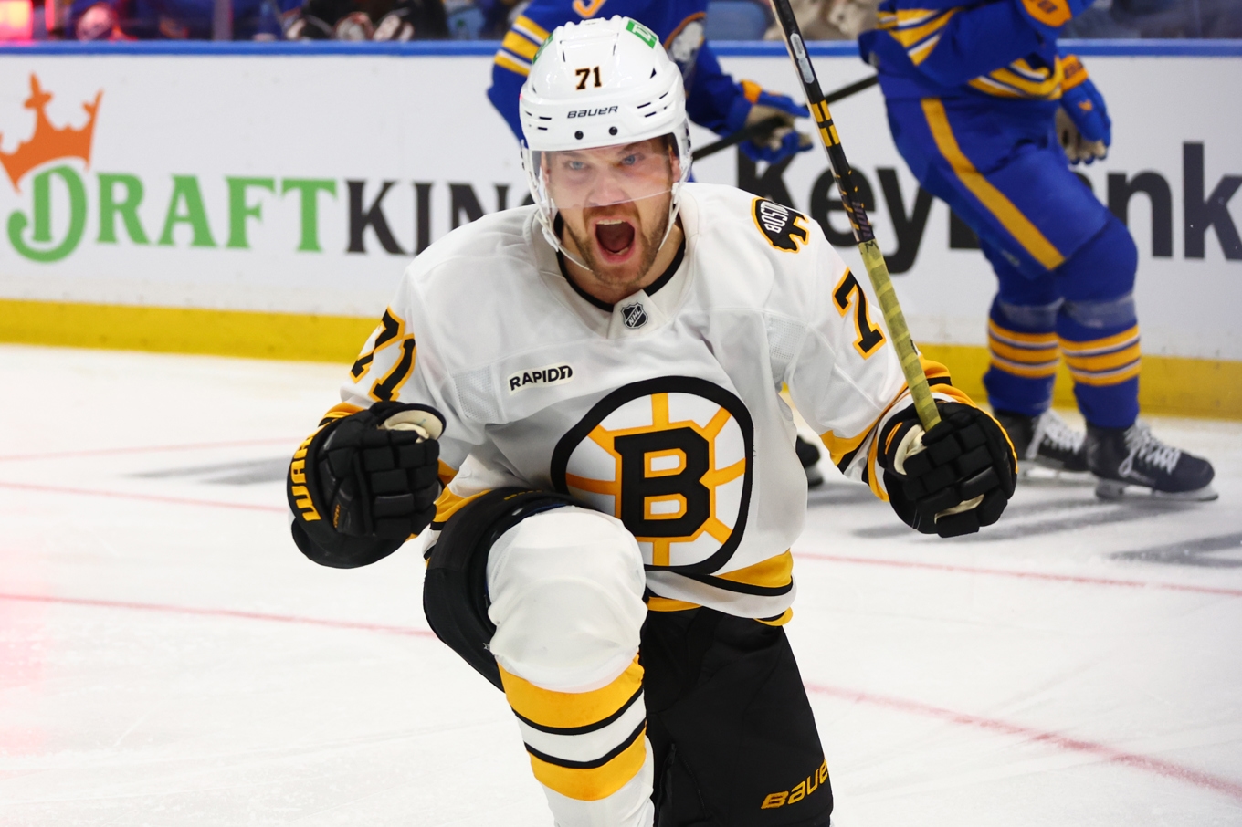 Viktor Arvidsson jublar efter inledningsmålet mot Buffalo. Foto: Jeffrey T. Barnes/AP/TT