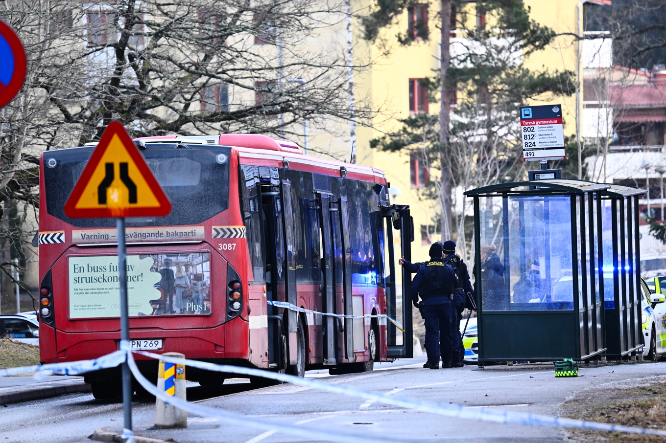 Polis på plats vid brottsplatsen. Arkivbild. Foto: Henrik Montgomery/TT
