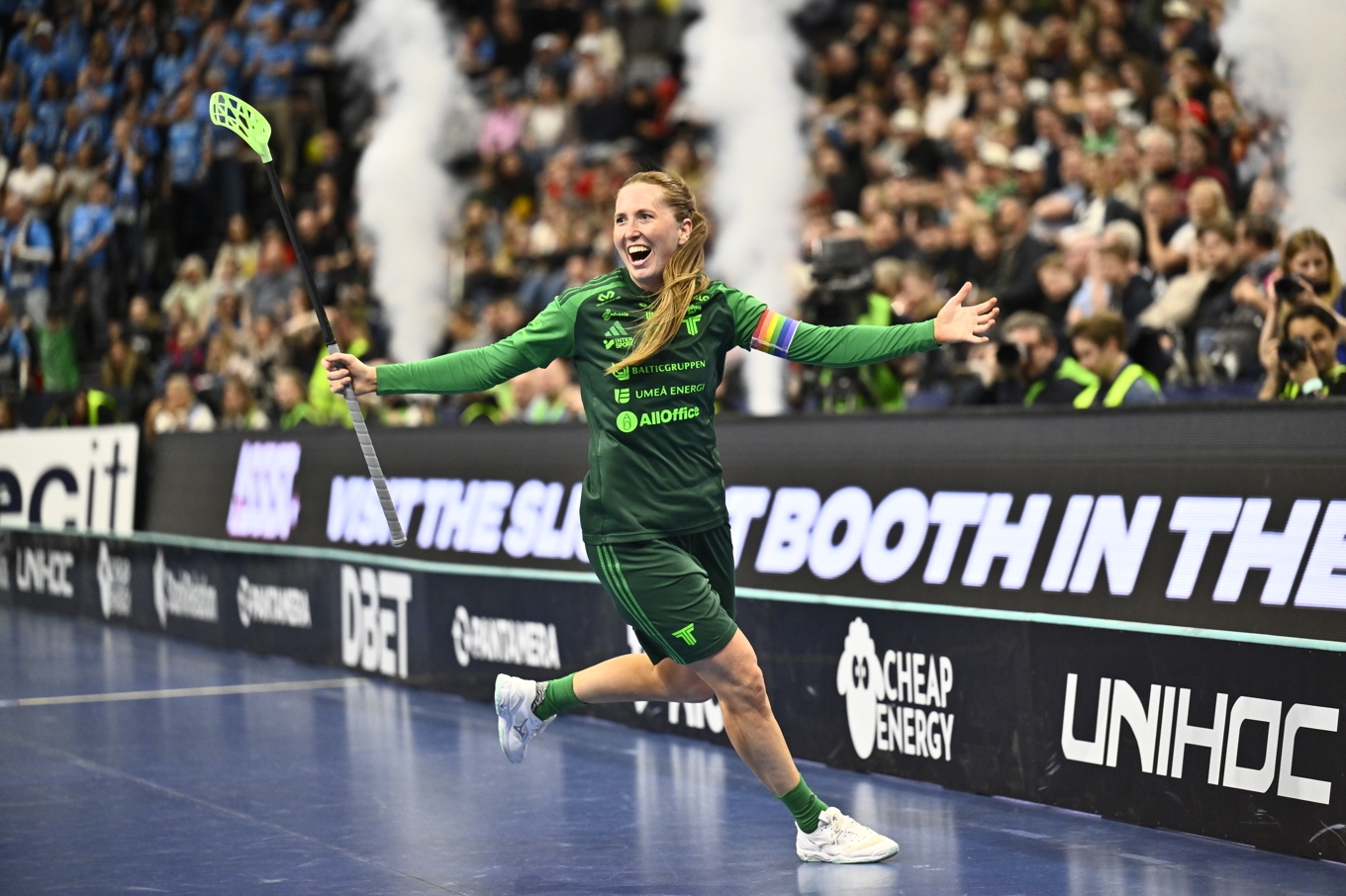 Emelie Wibron jublar efter sitt hattrick. Foto: Pontus Lundahl/TT