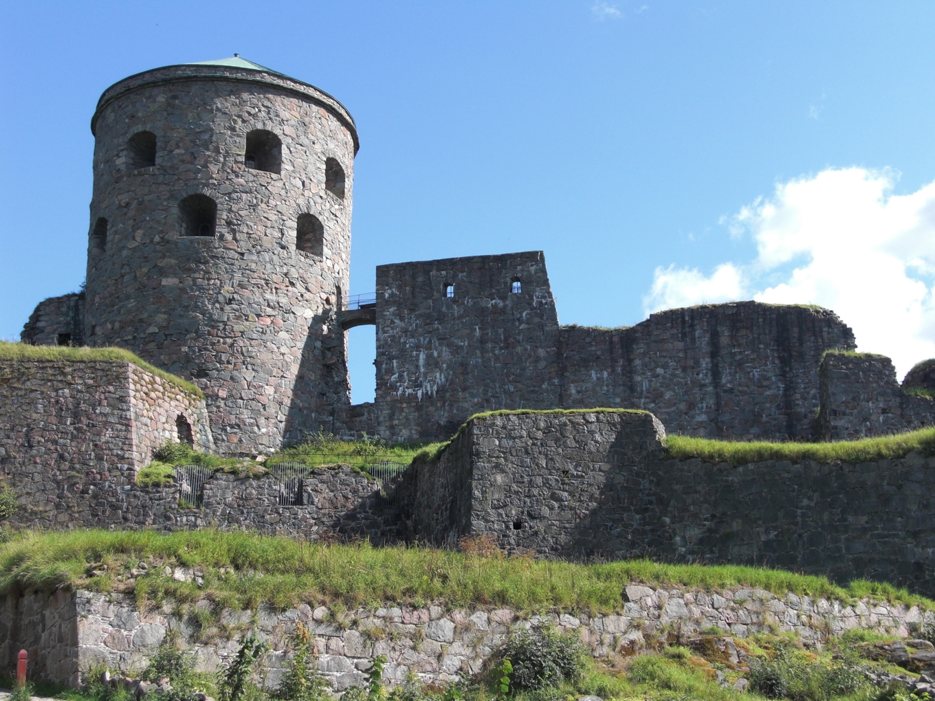 Bohus fästning riskerar att rasa, varnar kommunen. Foto: Kungälvs kommun