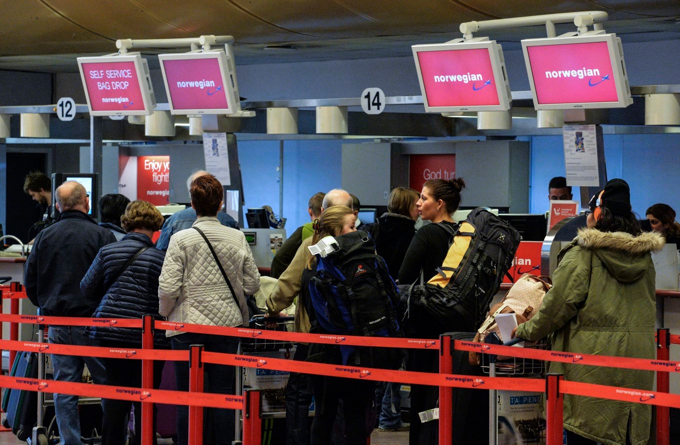 Passagerare i kö vid till Norwegians incheckningsdiskar. Arkivbild. Foto: Johan Nilsson / TT