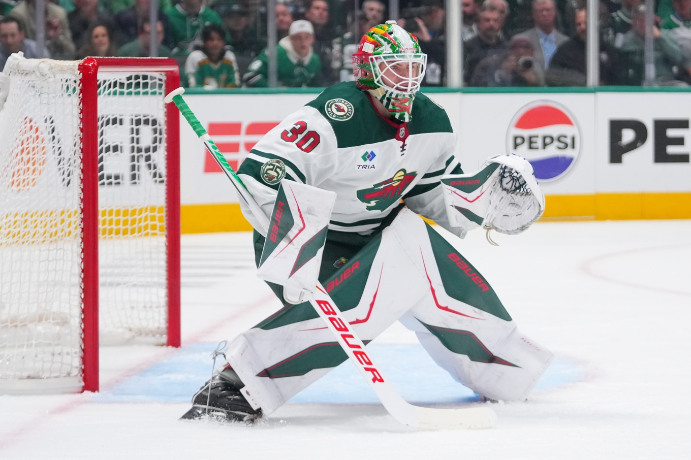 Minnesotas Jesper Wallstedt i natt. Foto: Julio Cortez/AP/TT