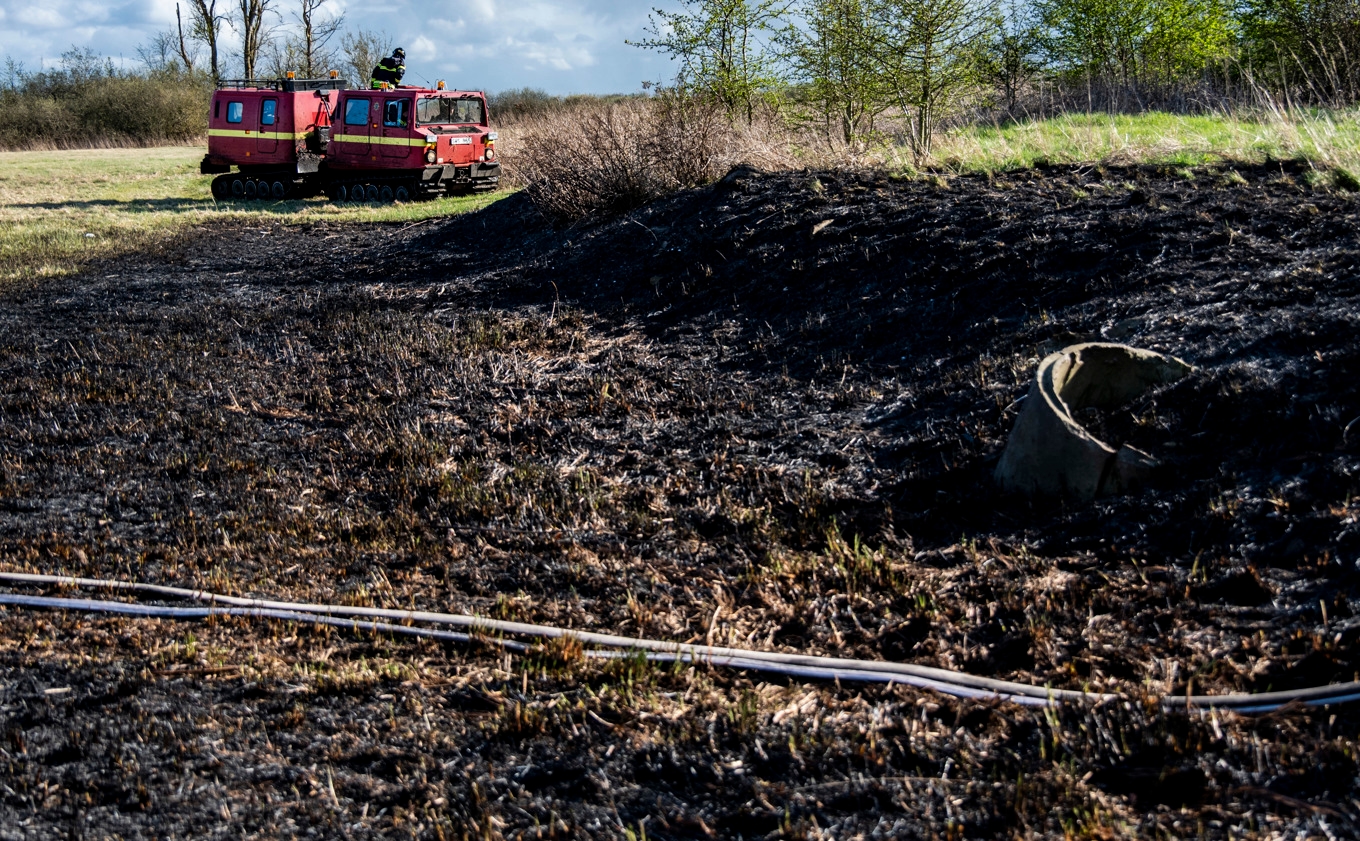 Gräsbränder är vanliga på våren. Bild från förra veckan. Foto: Johan Nilsson/TT