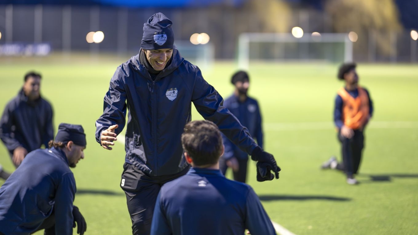 Nabil Bahoui hoppas bli en förebild som kan hjälpa ungdomar att hålla sig borta från kriminalitet. Foto: Anders Wiklund/TT