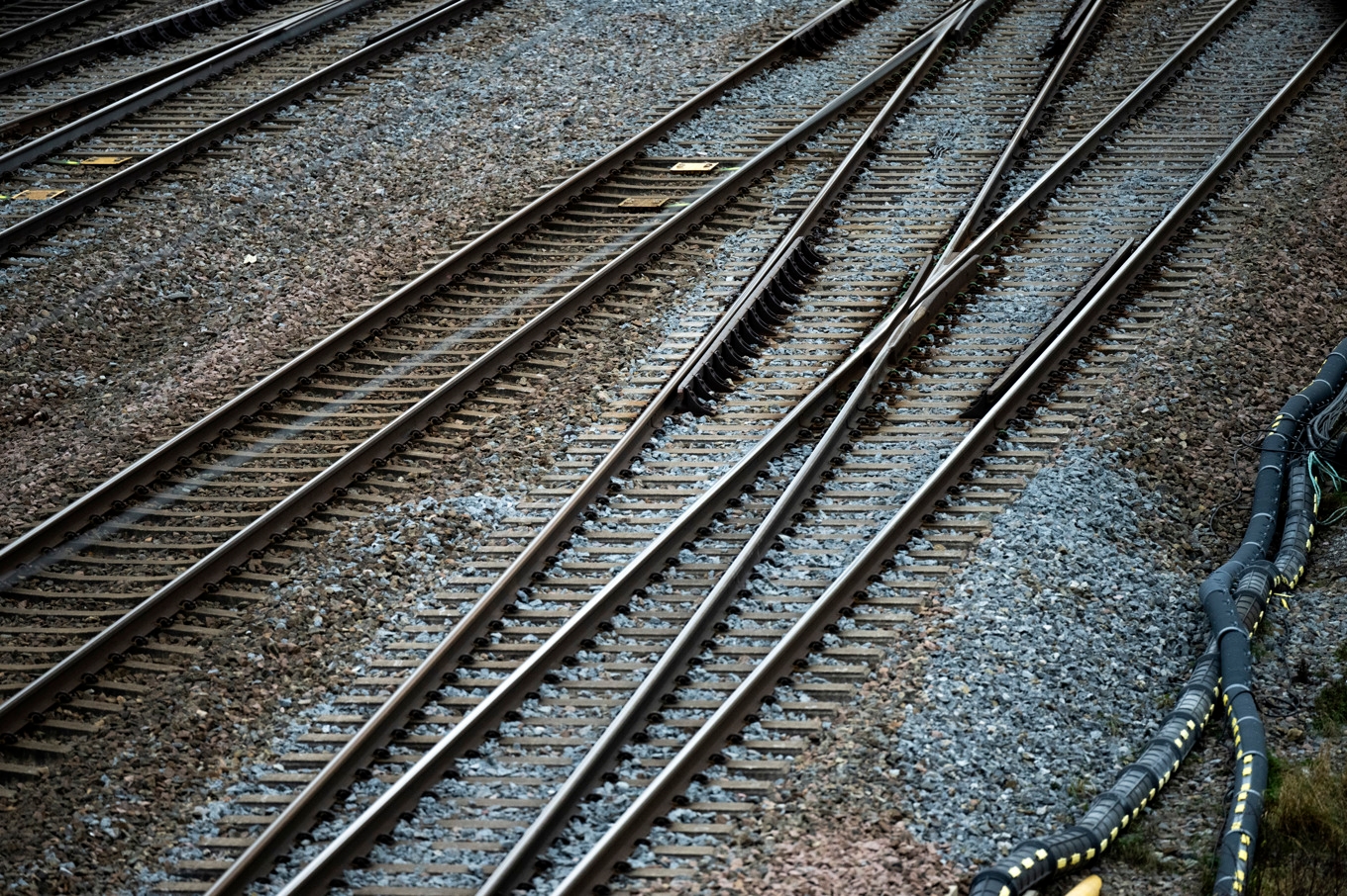 Tågspår och växlar vid Järna, där Ostlänken ska gå till Linköping. Men inte hela vägen fram till Linköping. Arkivbild. Foto: Pontus Lundahl/TT