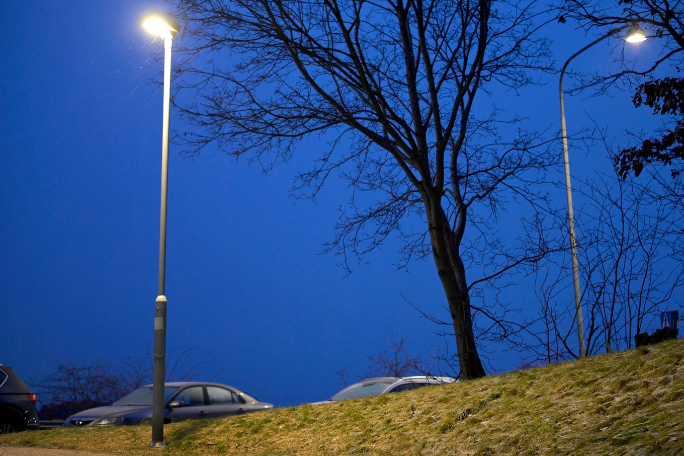 Trafikverket skriver i ett pressmeddelande att man behöver säkerställa fördjupad dialog med kommunerna och dess invånare och därför pausar nedmonteringen av vägbelysning. Arkivbild. Foto: Janerik Henriksson/TT