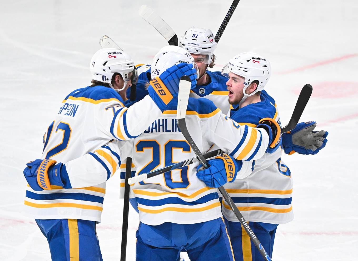 Buffalos spelare firar nattens seger. Foto: Graham Hughes/AP/TT