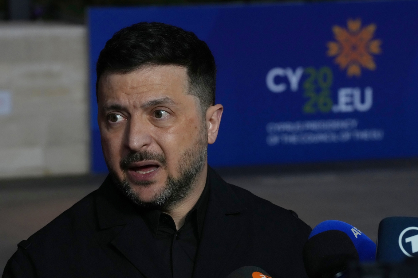 Ukrainas president Volodymyr Zelenskyj är delvis uppväxt i den attackerade staden. Bild från april. Foto: Petros Karadjias/AP/TT