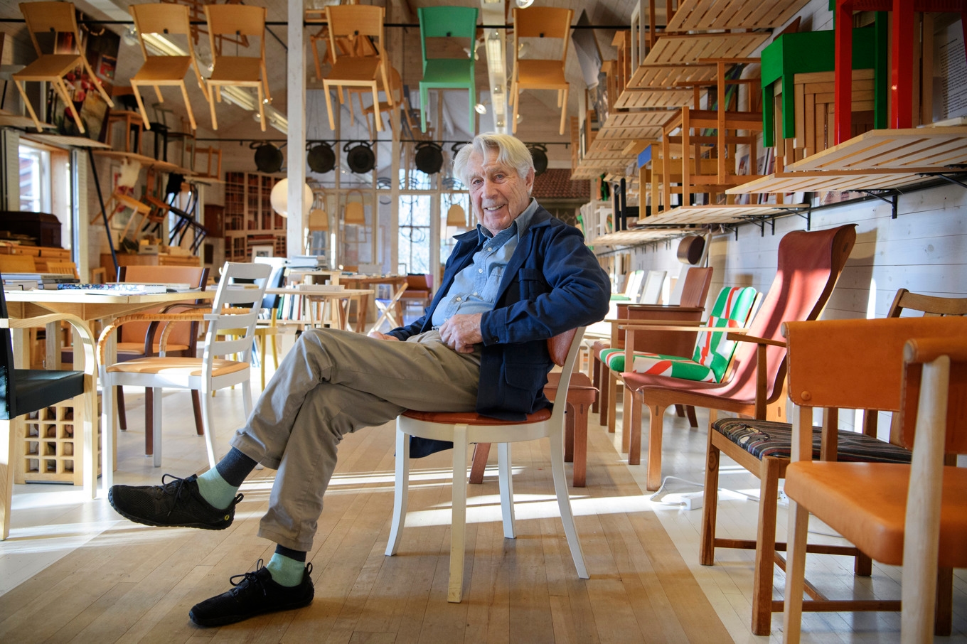Åke Axelsson fotograferad i ateljén i Vaxholm 2020. Foto: Jessica Gow/TT