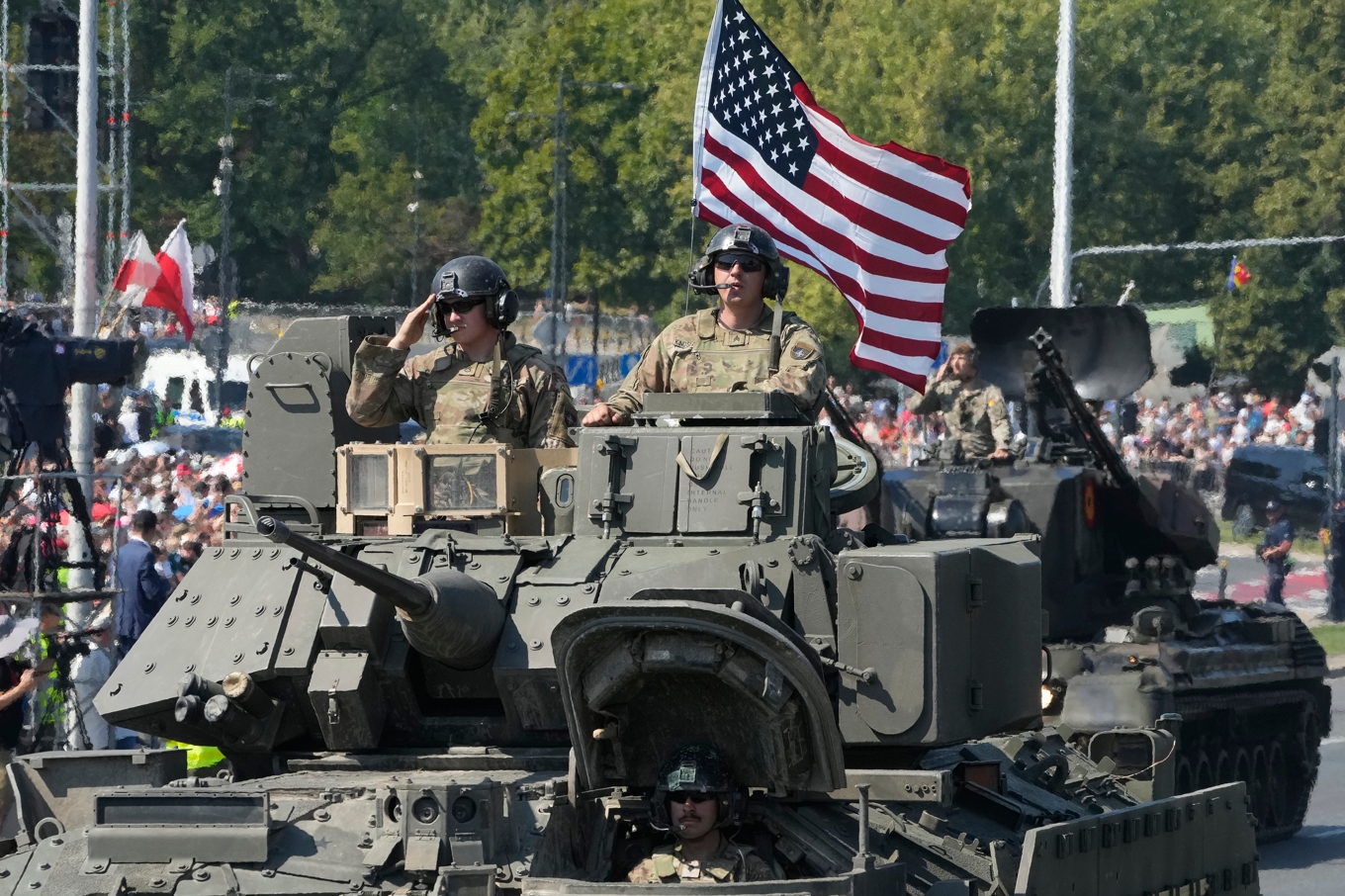 Amerikanska soldater under en parad i Polen i fjol. Foto: Czarek Sokolowski/AP/TT