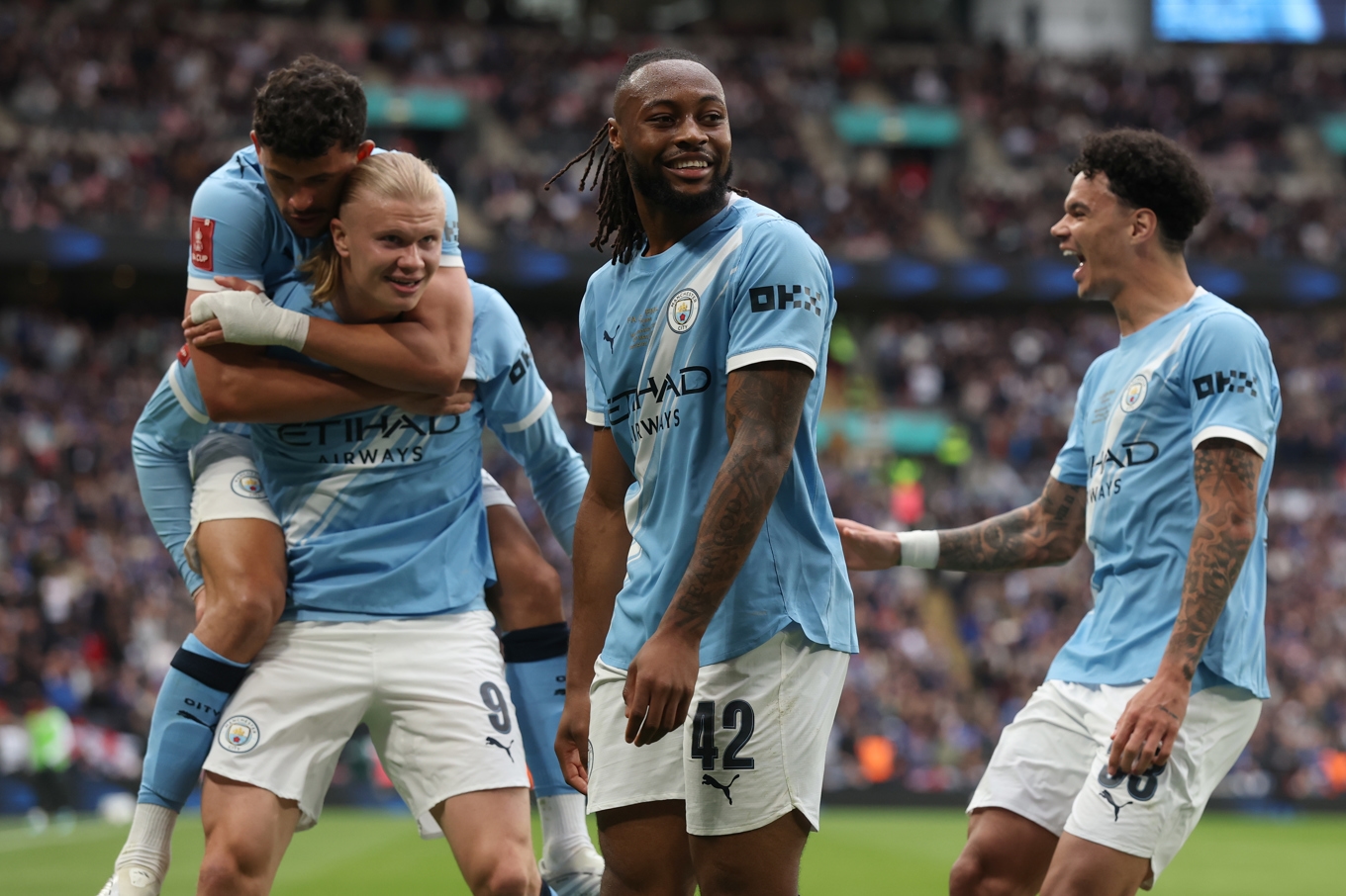 Antoine Semenyo, mitten, vann FA-cupen åt Manchester City. Foto: Richard Pelham/AP/TT