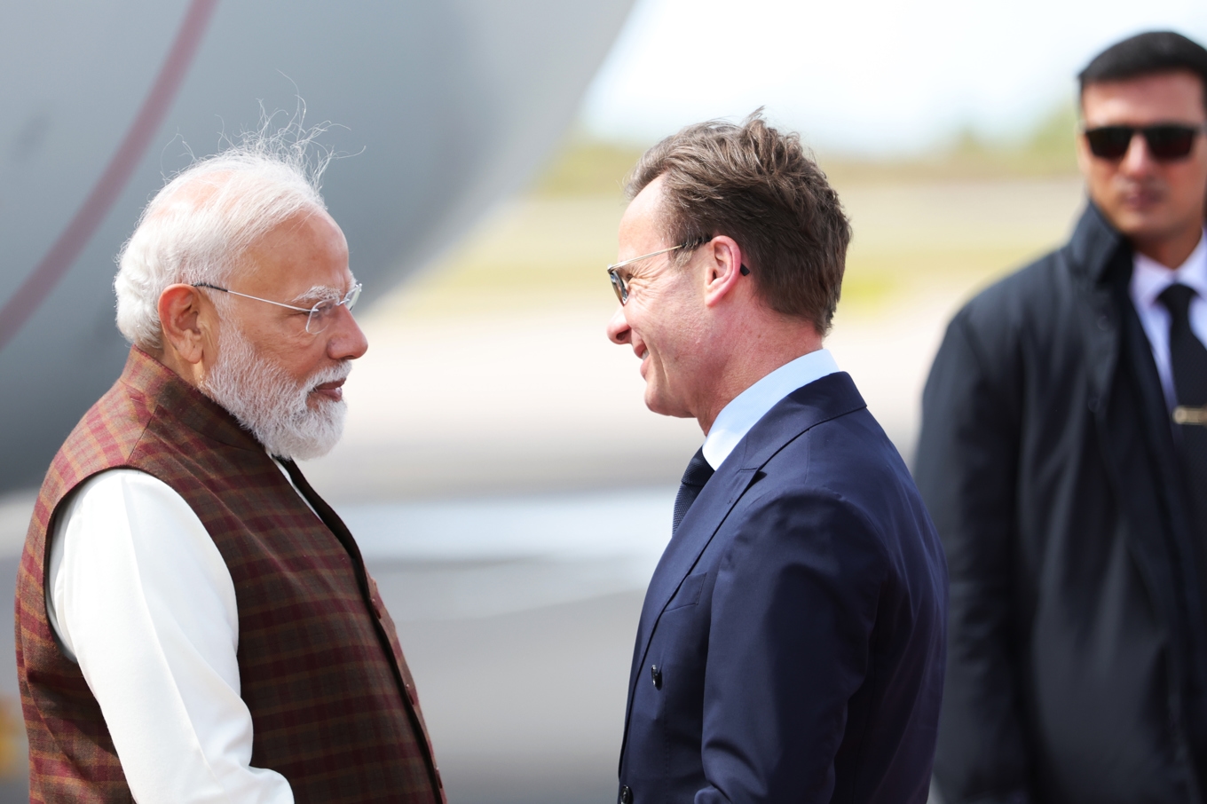Indiens premiärminister Narendra Modi och statsminister Ulf Kristersson (M) på Landvetter på söndagen. Foto: Adam Ihse/TT