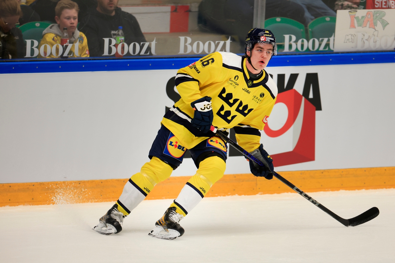 Anton Frondell, här i Tre Kronors tröja, lämnade Djurgården för Chicago tidigare i vår. Arkivbild. Foto: Andreas Hillergren/TT