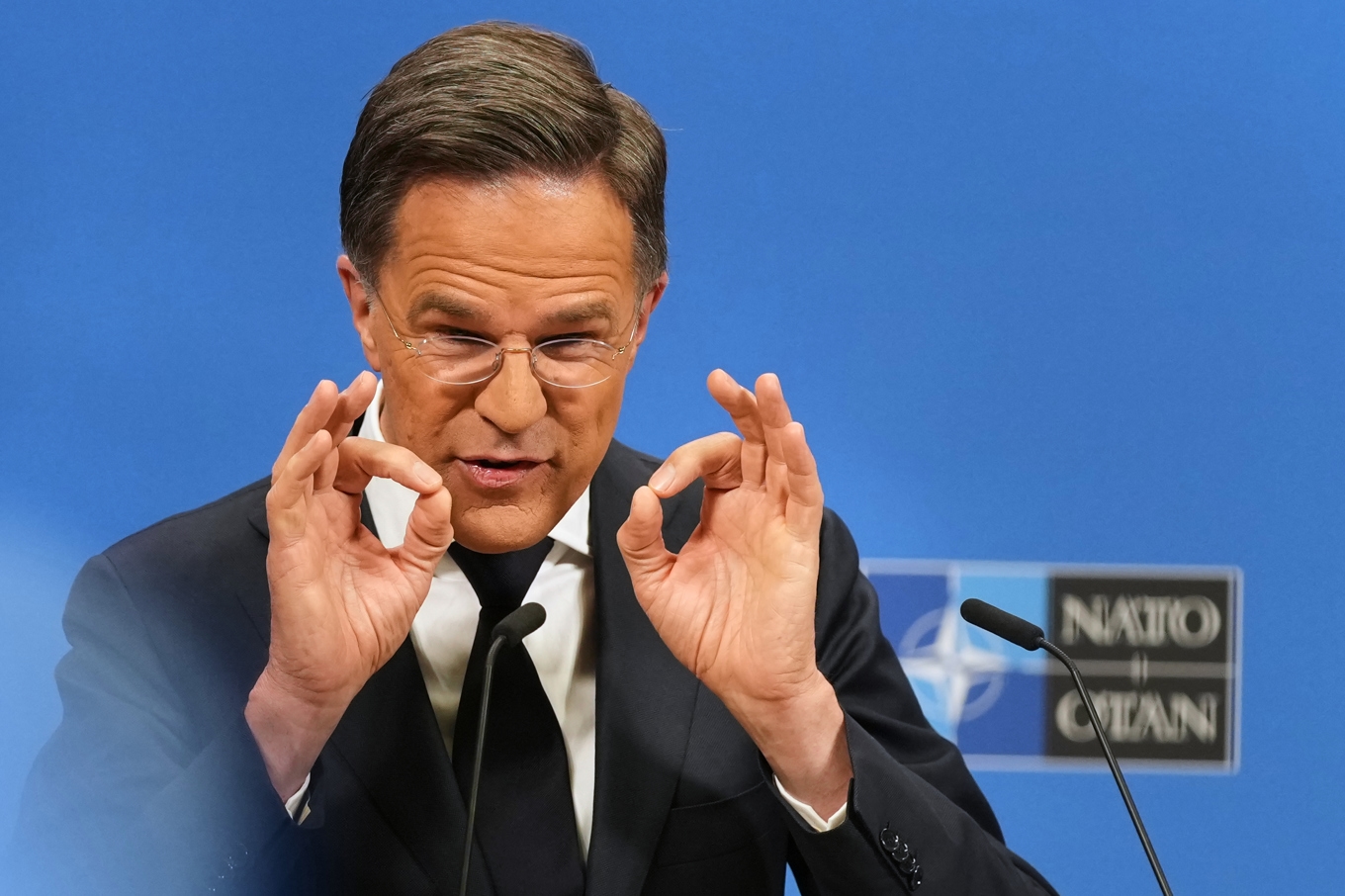 Natos generalsekreterare Mark Rutte håller presskonferens i Bryssel inför veckans utrikesministermöte i Helsingborg. Foto: Virginia Mayo/AP/TT