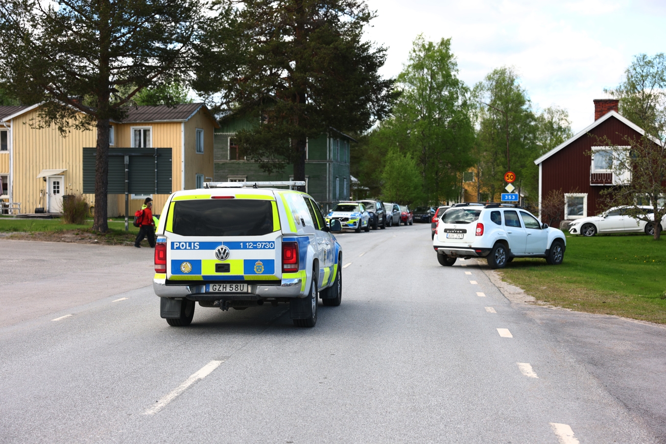 En stor polisinsats pågår i Nordmaling i Västerbotten där ett tvåårigt barn försvunnit. Foto: Johan Löf/TT