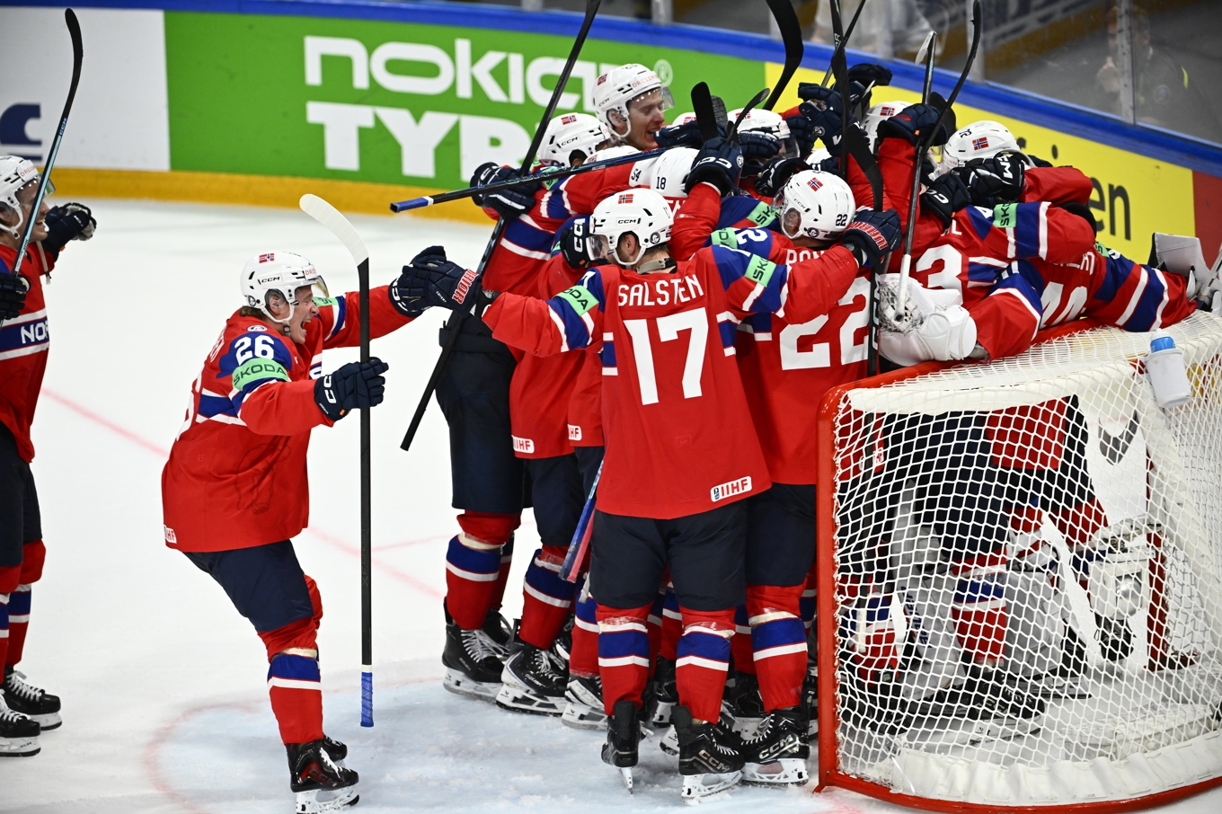 Norge-jubel efter segern över Sverige i lördags. Det blev sedan seger även över Tjeckien i VM. Foto: Anders Wiklund/TT