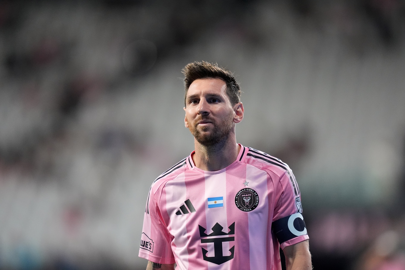 Lionel Messi går en kamp mot klockan inför VM. Bild från matchen mot Philadelphia. Foto: Rebecca Blackwell/AP/TT