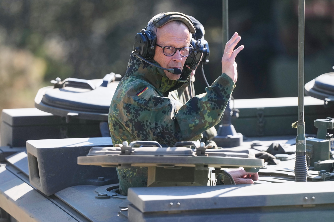 Tysklands förbundskansler Friedrich Merz under ett besök på en armébas i Münster i april. Arkivbild. Foto: Markus Schreiber/AP/TT